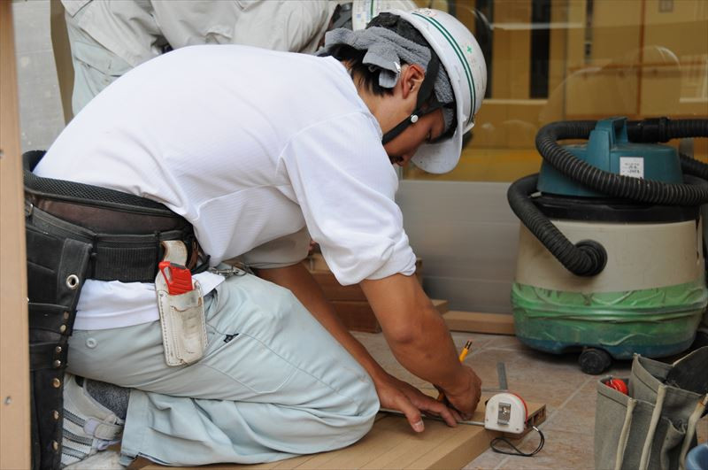 エムズテクニカルズは工場やお店に欠かせない断熱パネルの組立工事を承っています